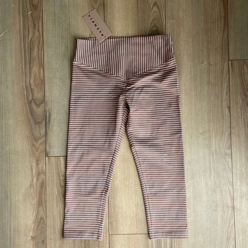NWT Olympia Activewear Mateo Tan and White Striped Cropped Leggings, size Large
